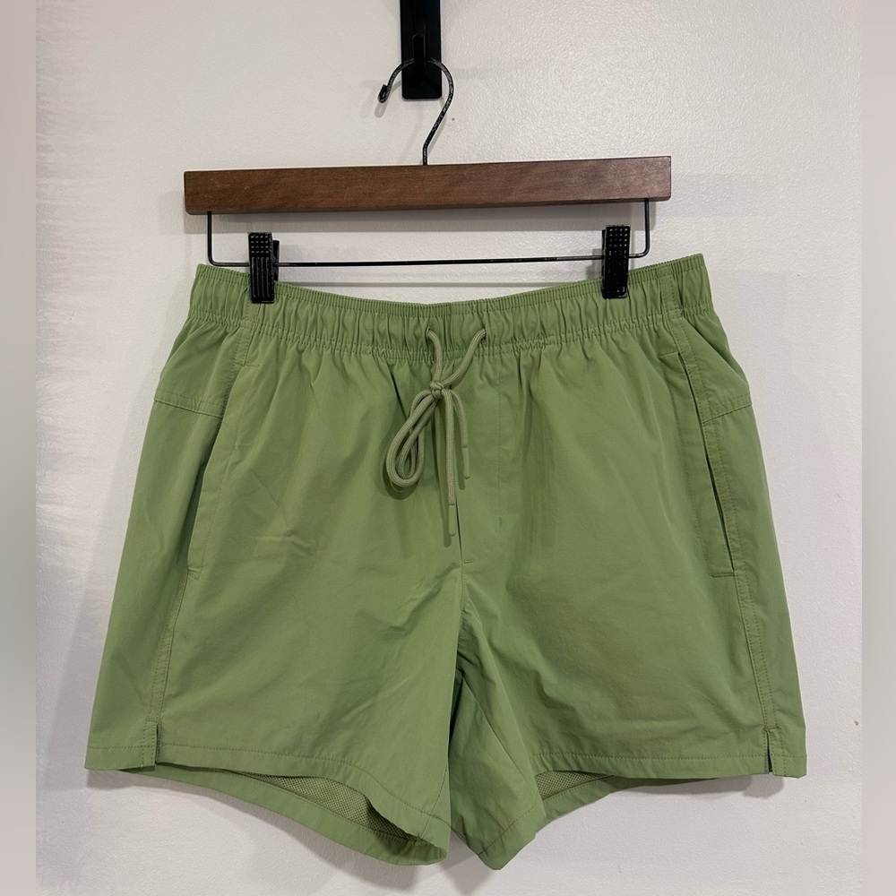 VRST Everyday Men’s Shorts 5in Green Seedling Size Medium Gym Athleisure Workout